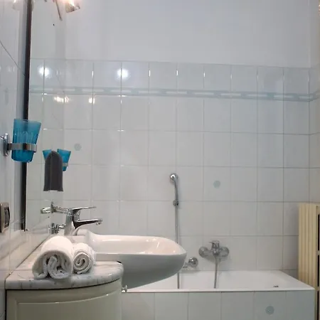 Ample 2-br Steps To Navigli Lejlighed